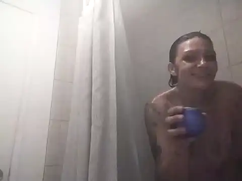 Snapshot of SparklesB1tch chatting on 10-21-25, 04:13 SparklesB1tch online show from 10-21-25, 04:13