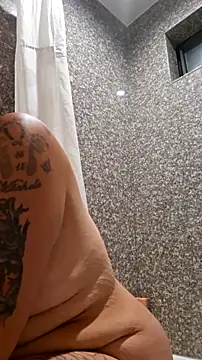 Snapshot of SparklesB1tch chatting on 11-13-25, 05:50 SparklesB1tch online show from 11-13-25, 05:50