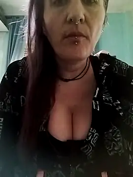 Snapshot of est_82 chatting on 09-24-25, 03:59 est 82 online show from 09-24-25, 03:59