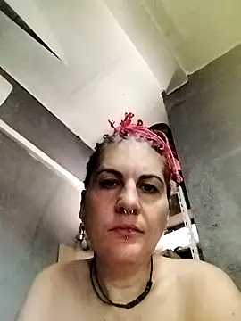 Snapshot of est_82 chatting on 10-02-25, 09:05 est 82 online show from 10-02-25, 09:05