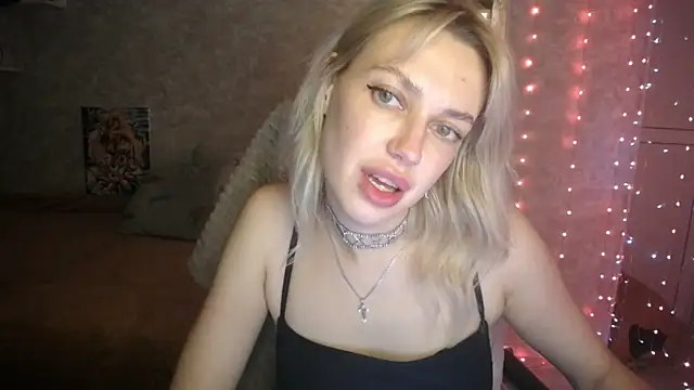 Snapshot of NickyAdamidi chatting on 10-24-25, 04:47 NickyAdamidi online show from 10-24-25, 04:47