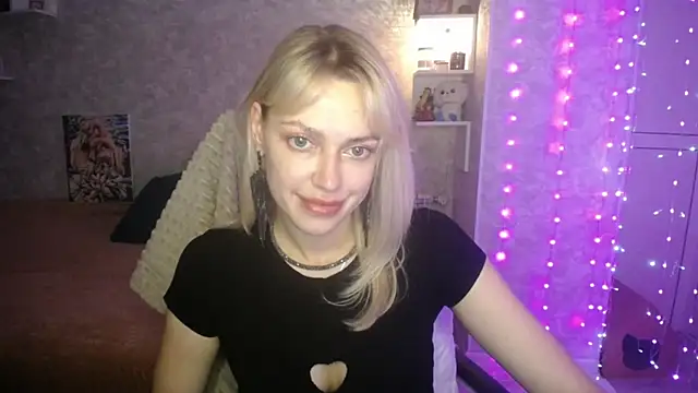 Snapshot of NickyAdamidi chatting on 10-25-25, 05:51 NickyAdamidi online show from 10-25-25, 05:51