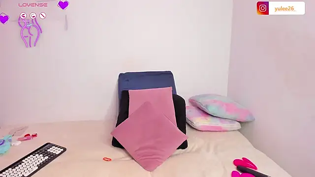 Snapshot of Brandy_brown_ chatting on 11-13-25, 01:48 Brandy brown online show from 11-13-25, 01:48