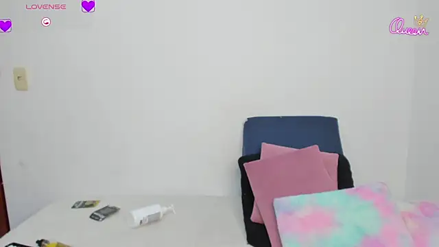 Snapshot of Brandy_brown_ chatting on 12-18-25, 11:33 Brandy brown online show from 12-18-25, 11:33