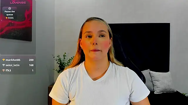 Emmaa white  online show from 07-18-26, 05:28