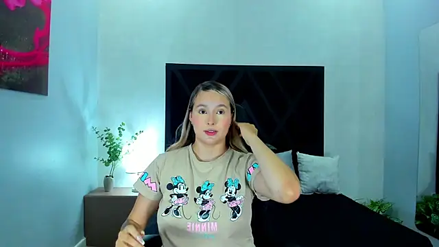 Emmaa white  online show from 07-23-26, 05:44