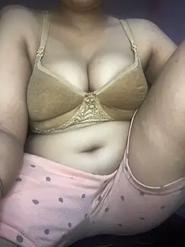 Snapshot of mona_15 chatting on 10-19-25, 10:32 mona 15 online show from 10-19-25, 10:32