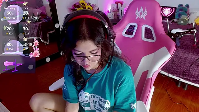 larah uwu online show from 09-27-25, 07:41