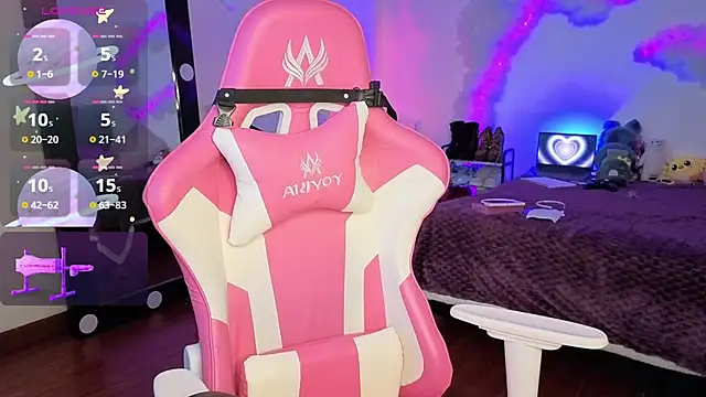 larah uwu online show from 11-17-25, 07:41