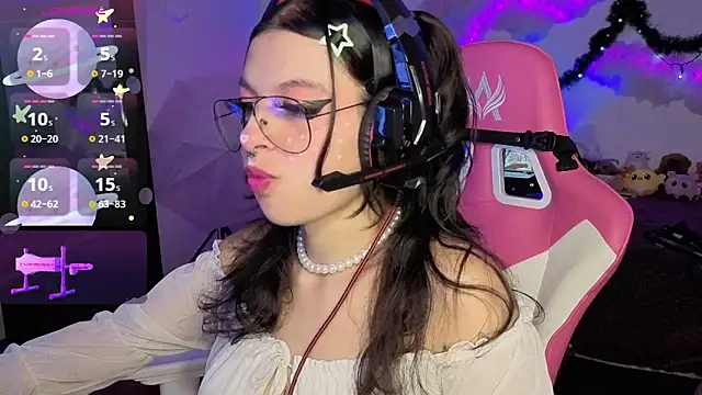 larah uwu online show from 12-14-25, 07:07