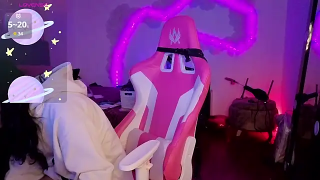 larah uwu online show from 02-19-26, 07:54