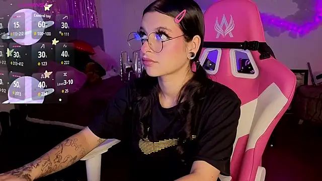 larah uwu online show from 02-26-26, 07:57