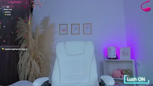 Snapshot of shannel_moss__ chatting on 11-13-25, 11:14 shannel moss online show from 11-13-25, 11:14