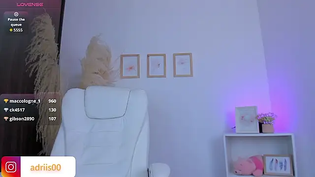 Snapshot of shannel_moss__ chatting on 03-08-26, 02:04 shannel moss online show from 03-08-26, 02:04