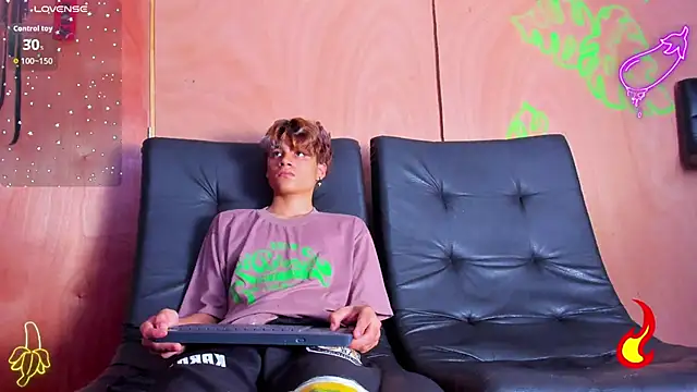 spicy adonhis online show from 11-18-25, 12:31