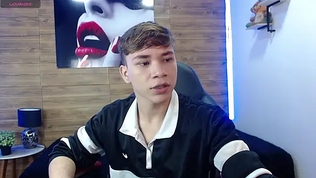 Snapshot of nathanclay chatting on 05-05-26, 03:14 nathanclay online show from 05-05-26, 03:14