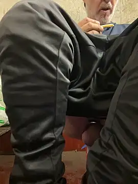 Snapshot of pervonpatrol chatting on 10-31-25, 05:58 pervonpatrol online show from 10-31-25, 05:58