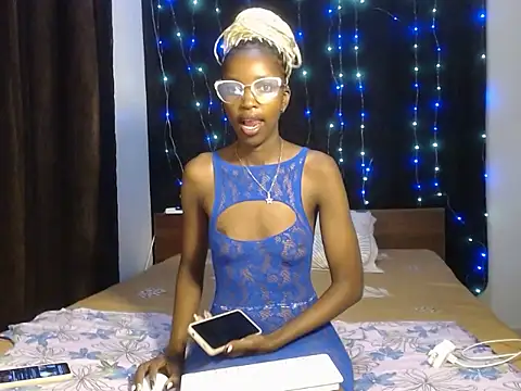 Snapshot of wild_smile chatting on 10-13-25, 06:41 wild smile online show from 10-13-25, 06:41