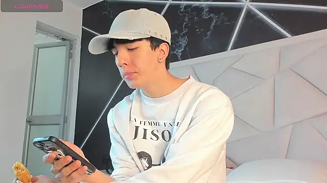 Snapshot of AerumChae chatting on 05-28-26, 12:46 AerumChae online show from 05-28-26, 12:46
