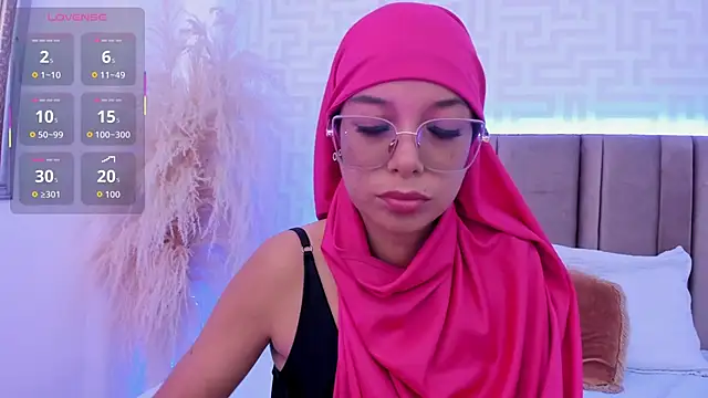 naishaa  online show from 04-18-26, 07:58