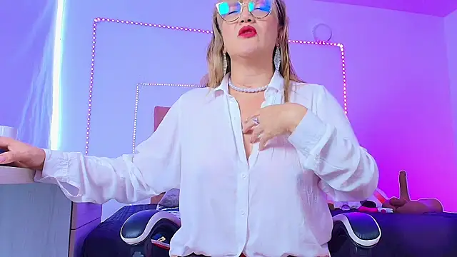 naomi diamond  online show from 06-16-26, 11:35