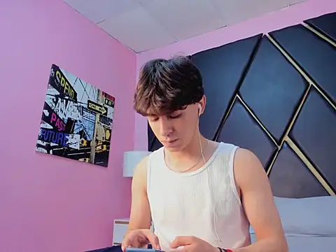 Snapshot of RoberthAlv chatting on 02-10-26, 01:37 RoberthAlv online show from 02-10-26, 01:37