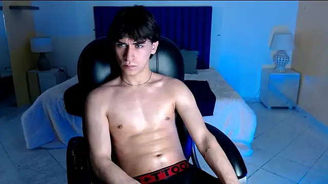 Snapshot of RoberthAlv chatting on 02-17-26, 01:40 RoberthAlv online show from 02-17-26, 01:40