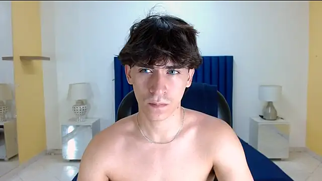 Snapshot of RoberthAlv chatting on 03-16-26, 12:20 RoberthAlv online show from 03-16-26, 12:20