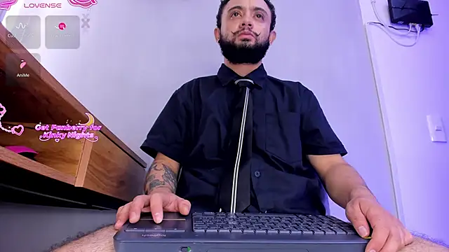 Snapshot of Noah_devil_ chatting on 12-19-25, 03:35 Noah devil online show from 12-19-25, 03:35