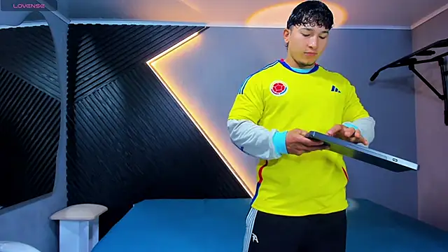 Horny nick18 online show from 04-11-26, 10:30