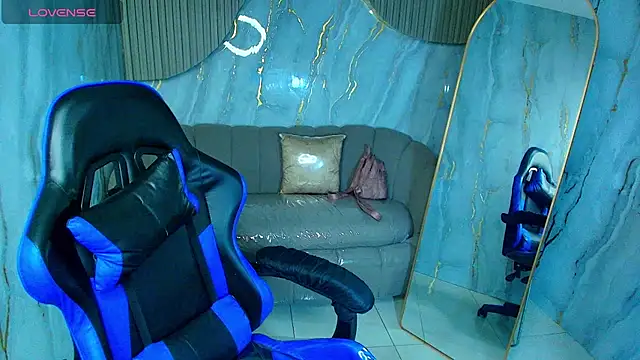 valentina r  online show from 12-20-25, 03:13