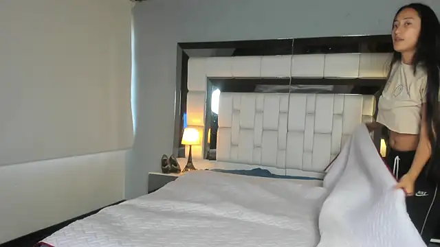 Adhara7 online show from 11-21-25, 08:29