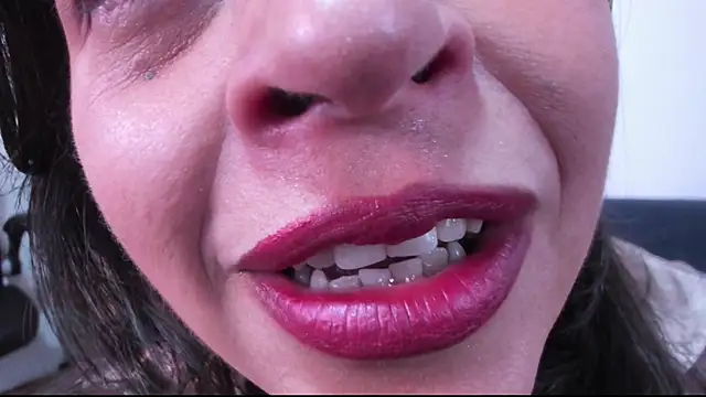 Snapshot of dacotag chatting on 10-16-25, 11:33 dacotag online show from 10-16-25, 11:33