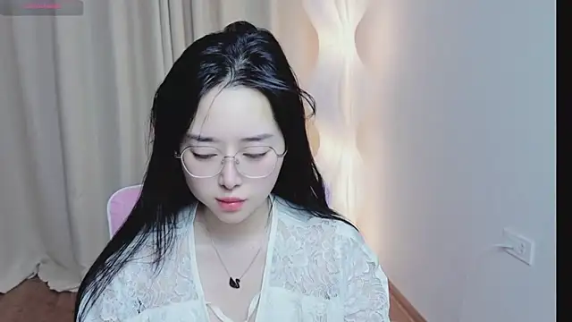 Snapshot of Miu-999 chatting on 12-17-25, 07:03 Miu-999 online show from 12-17-25, 07:03