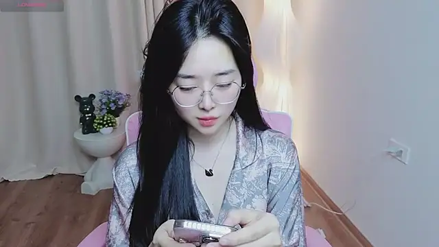 Snapshot of Miu-999 chatting on 12-19-25, 02:13 Miu-999 online show from 12-19-25, 02:13