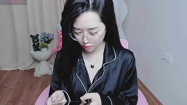 Snapshot of Miu-999 chatting on 12-22-25, 02:19 Miu-999 online show from 12-22-25, 02:19