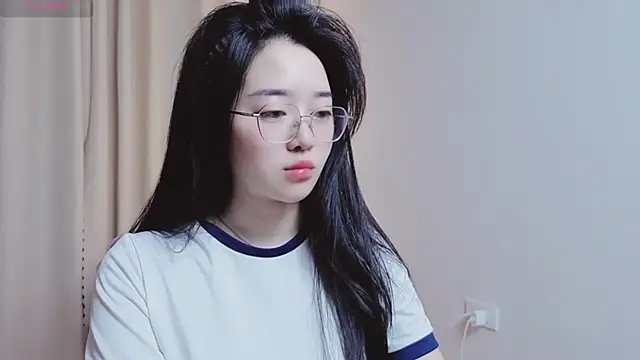 Snapshot of Miu-999 chatting on 02-05-26, 02:16 Miu-999 online show from 02-05-26, 02:16