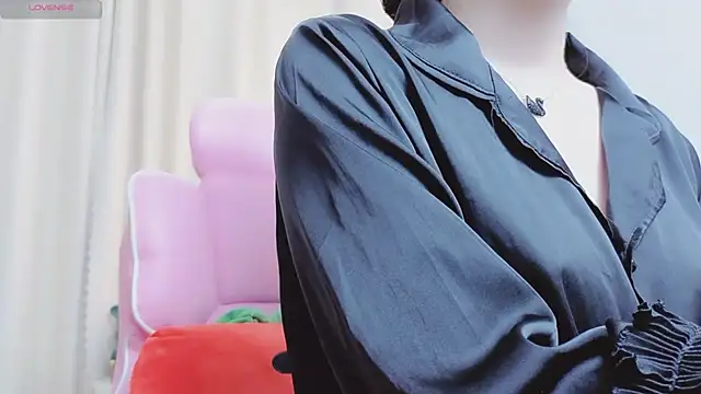 Snapshot of Miu-999 chatting on 02-10-26, 02:04 Miu-999 online show from 02-10-26, 02:04