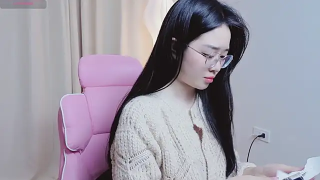 Snapshot of Miu-999 chatting on 02-27-26, 04:01 Miu-999 online show from 02-27-26, 04:01