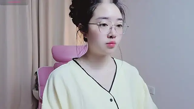 Snapshot of Miu-999 chatting on 03-02-26, 02:03 Miu-999 online show from 03-02-26, 02:03