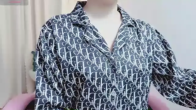 Snapshot of Miu-999 chatting on 03-06-26, 02:08 Miu-999 online show from 03-06-26, 02:08