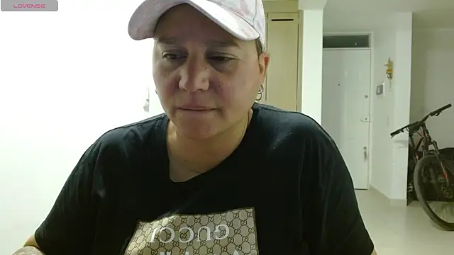 Snapshot of haashkyo chatting on 05-14-26, 04:41 haashkyo online show from 05-14-26, 04:41