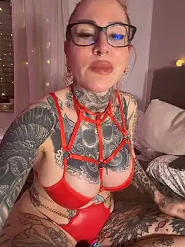 Snapshot of CatCoxx chatting on 03-13-26, 07:20 CatCoxx online show from 03-13-26, 07:20