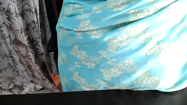 niya-cute online show from 12-14-25, 12:10