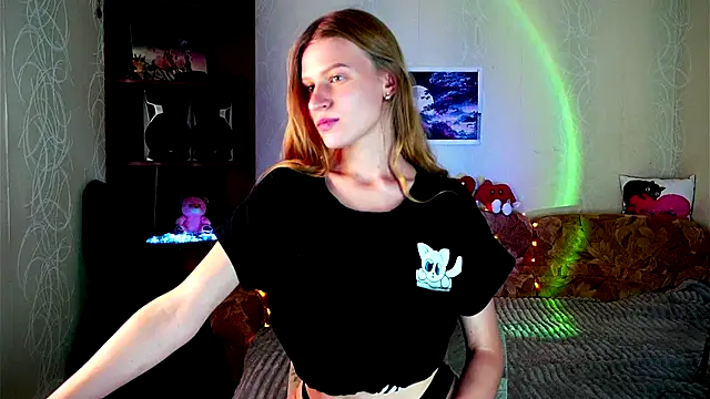 Snapshot of Luntryy chatting on 10-06-25, 10:23 Luntryy online show from 10-06-25, 10:23