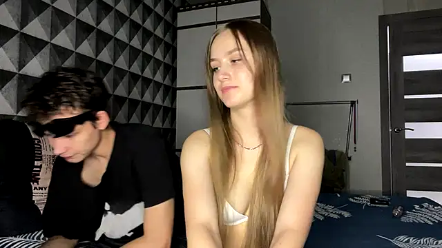 Snapshot of merycouple chatting on 09-24-25, 05:33 merycouple online show from 09-24-25, 05:33