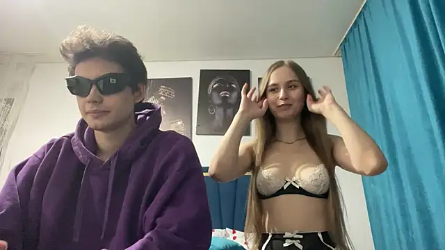 Snapshot of merycouple chatting on 12-04-25, 06:16 merycouple online show from 12-04-25, 06:16