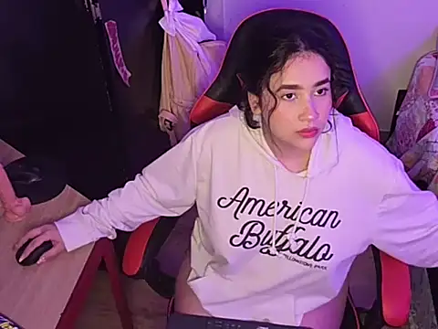 ChloeSnoww online show from 10-02-25, 03:35