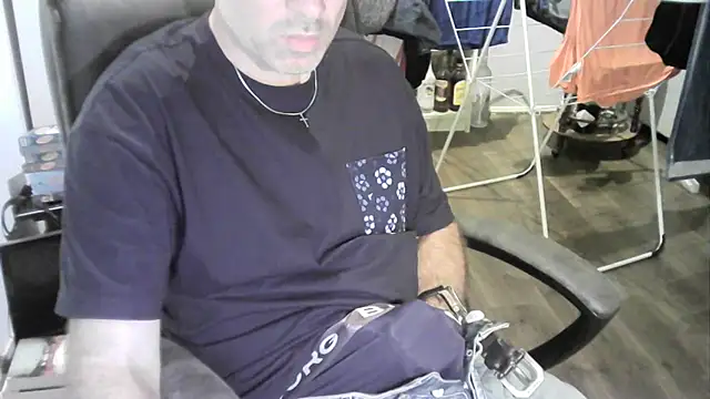 Snapshot of Chrisprngr chatting on 09-12-25, 04:29 Chrisprngr online show from 09-12-25, 04:29