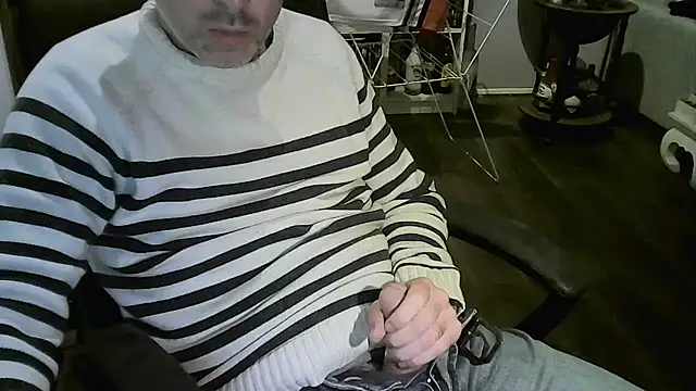 Snapshot of Chrisprngr chatting on 10-27-25, 05:28 Chrisprngr online show from 10-27-25, 05:28